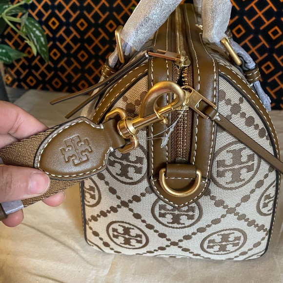 New,✨ T monogram jacquard duffle bag - Picture 11 of 16